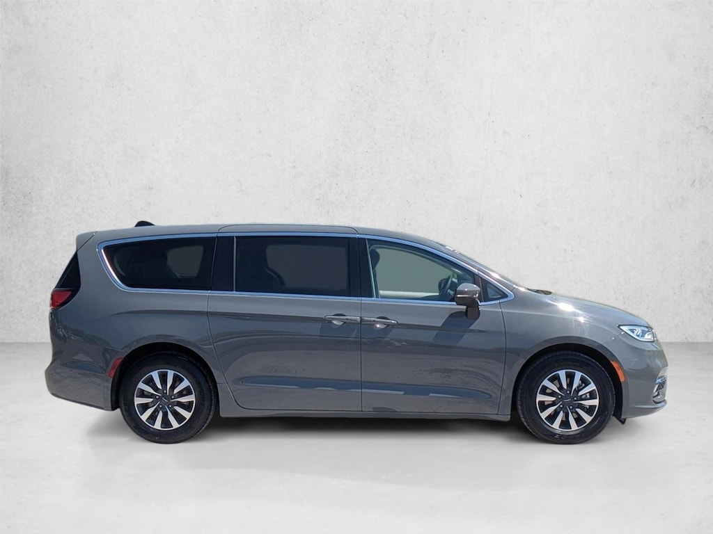 Used 2023 Chrysler Pacifica Hybrid Touring L Mini-van Passenger