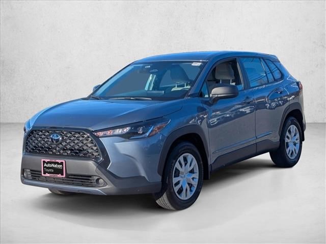 2024 Toyota Corolla Cross LE's photo