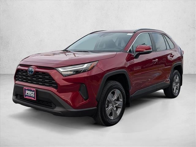 2024 Toyota RAV4 XLE's photo