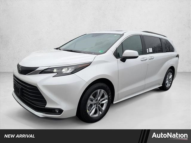 2026 Toyota Sienna XLE's photo