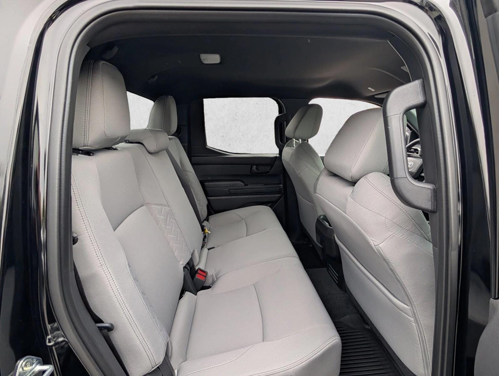 2025 Toyota Tacoma SR5 - Photo 7