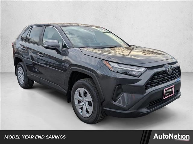 2025 Toyota RAV4 LE's photo