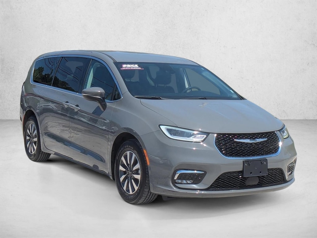 Used 2023 Chrysler Pacifica Hybrid Touring L Mini-van Passenger