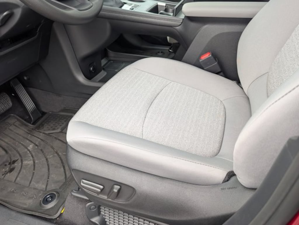 New 2025 Toyota Sienna LE 8 Passenger Van Passenger Van