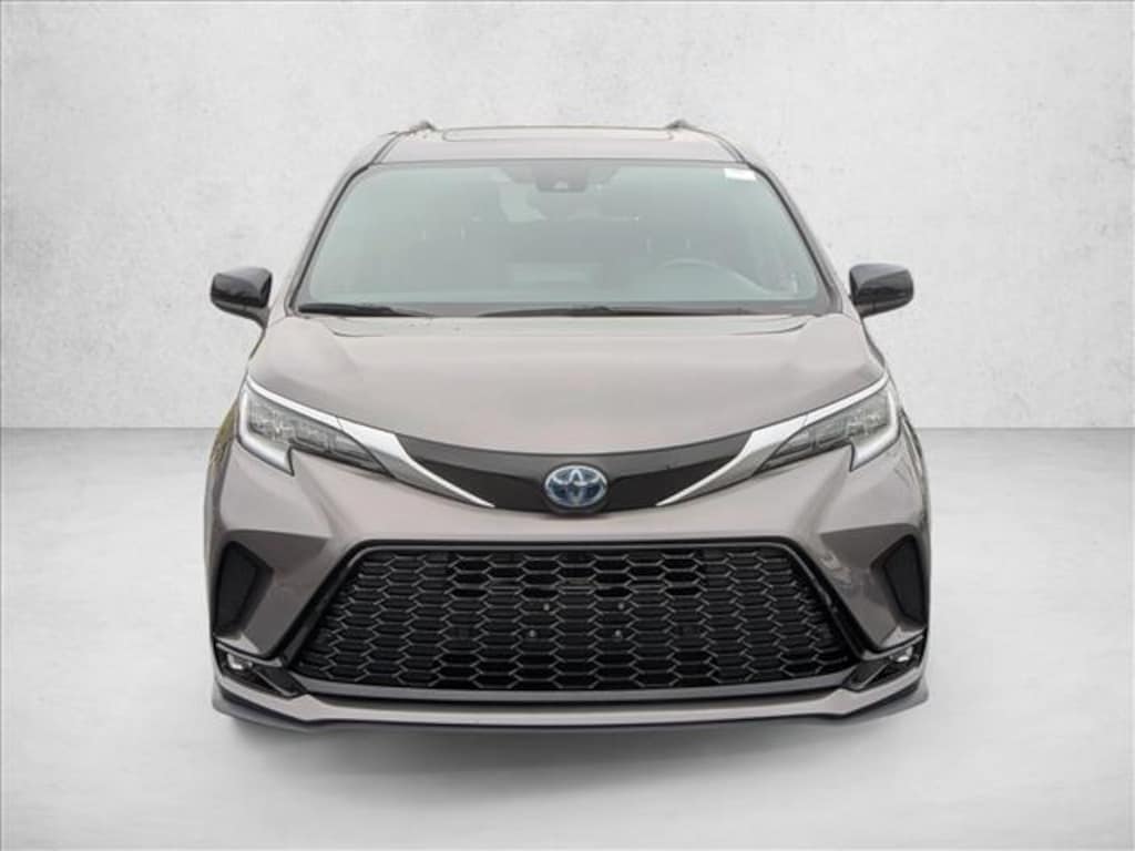 Used 2021 Toyota Sienna XSE Mini-van Passenger