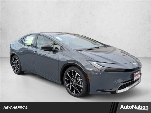 2026 Toyota Prius SE's photo