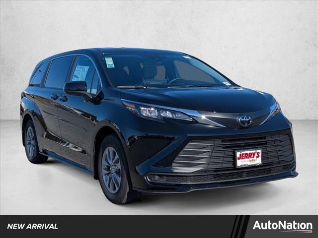 2026 Toyota Sienna LE's photo