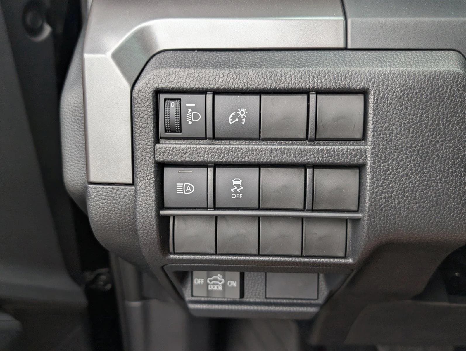 2025 Toyota Tacoma SR5 - Photo 14