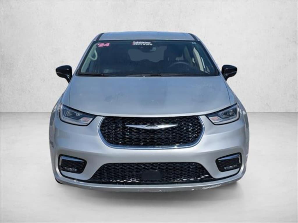 Used 2024 Chrysler Pacifica Touring L Mini-van Passenger