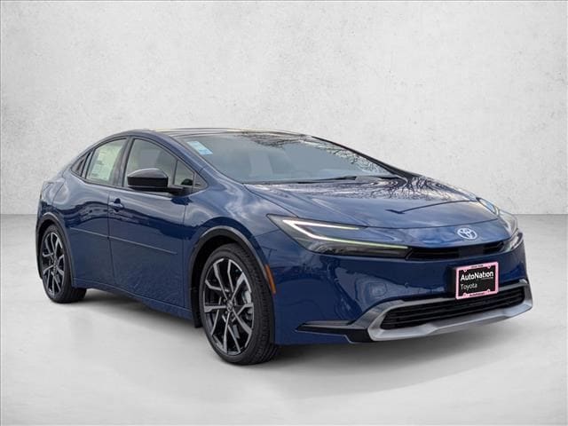 2026 Toyota Prius SE's photo