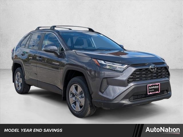 2025 Toyota RAV4 XLE's photo