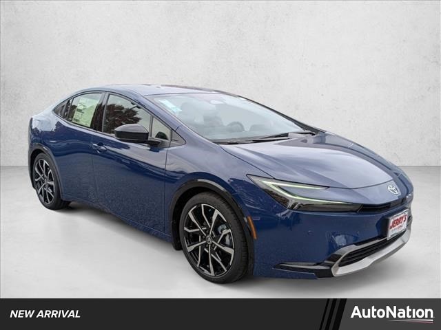 2026 Toyota Prius SE's photo