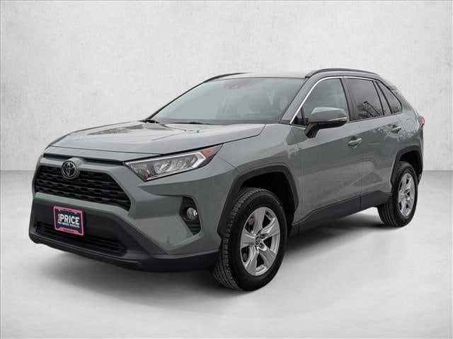 2021 Toyota RAV4 XLE's photo