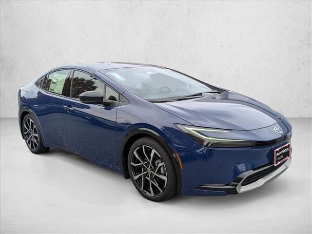 2026 Toyota Prius SE's photo