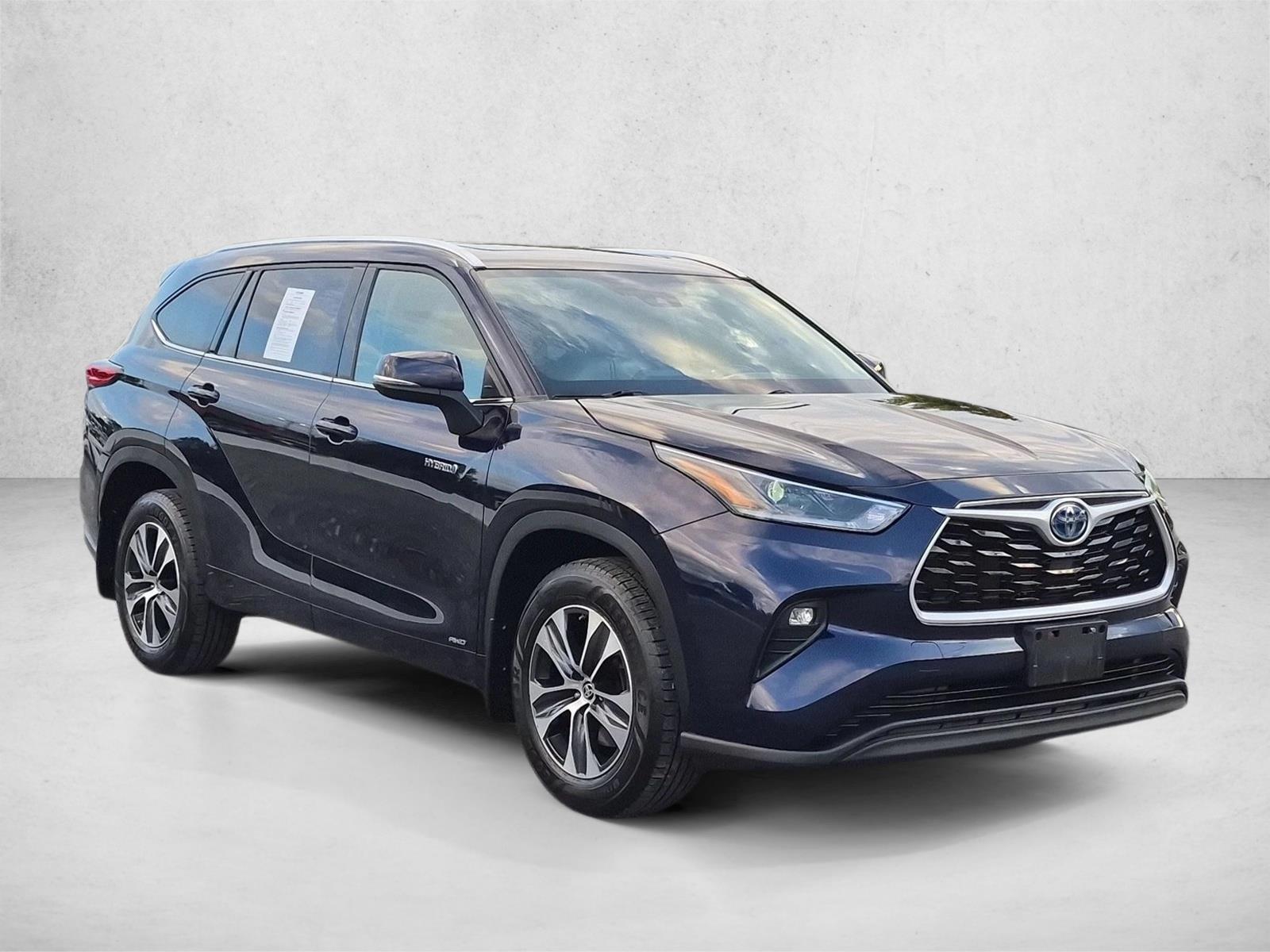 Used 2021 Toyota Highlander Hybrid XLE Sport Utility