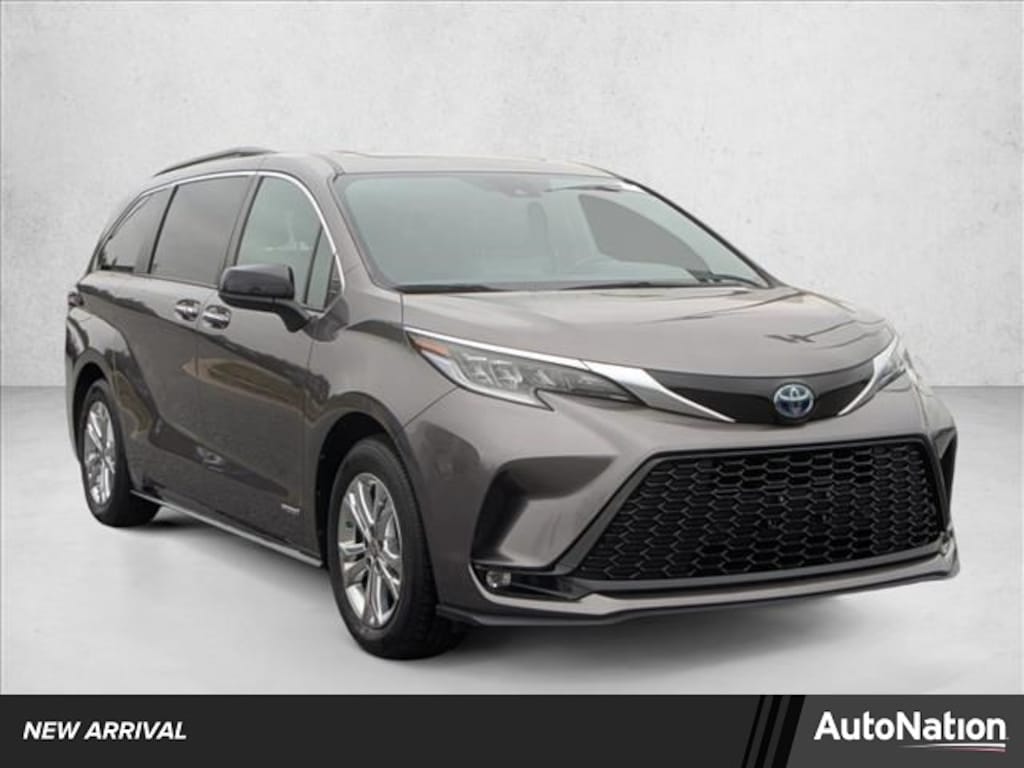 Used 2021 Toyota Sienna XSE Mini-van Passenger
