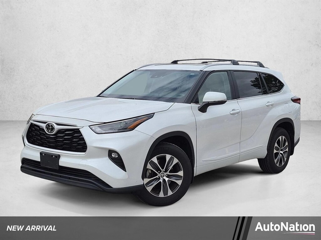 Used 2025 Toyota Highlander XLE Sport Utility