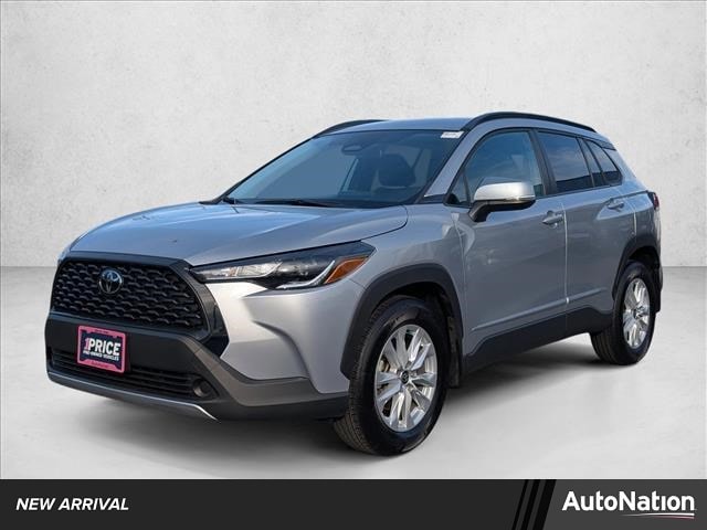 2024 Toyota Corolla Cross LE's photo