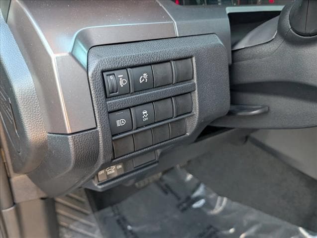 2025 Toyota Tacoma SR5 - Photo 15