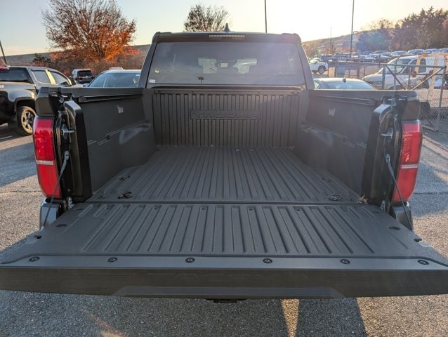 2025 Toyota Tacoma SR5 - Photo 9