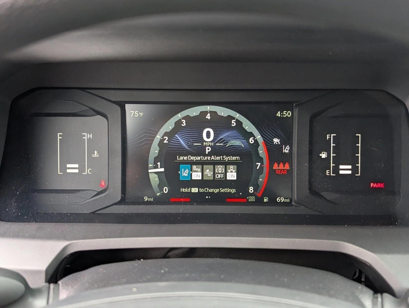 2025 Toyota Tacoma SR5 - Photo 23