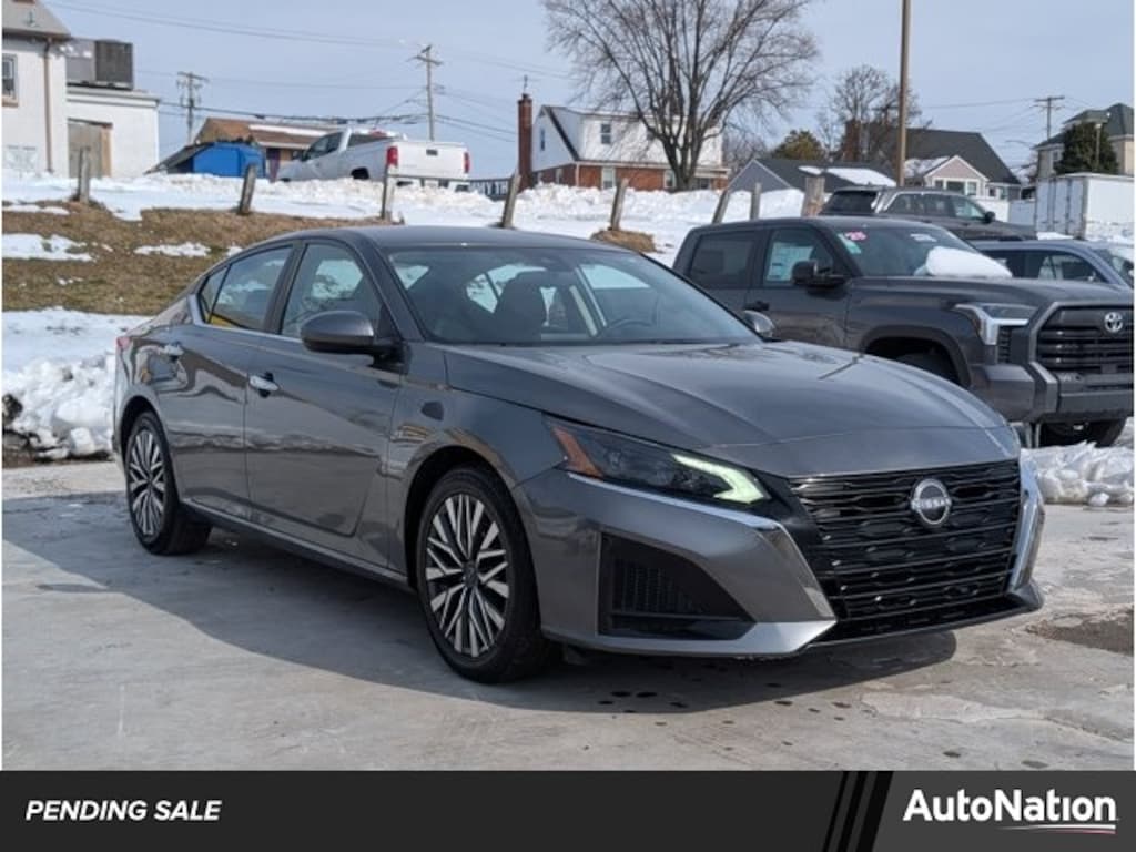 Used 2023 Nissan Altima 2.5 SV 4dr Car