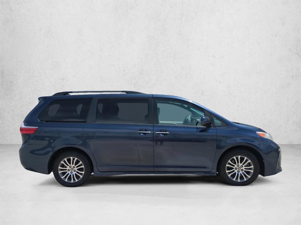 Used 2020 Toyota Sienna XLE Auto Access Seat Mini-van Passenger