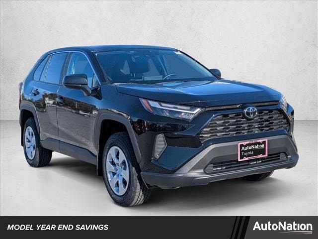 2025 Toyota RAV4 LE's photo