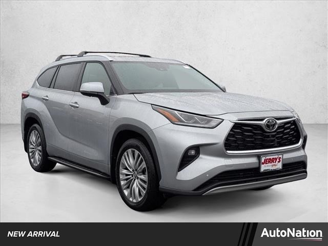 2025 Toyota Highlander Platinum's photo
