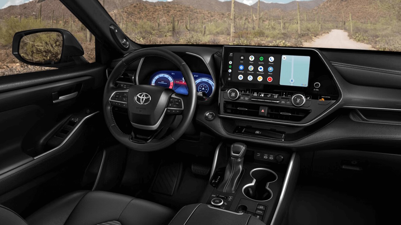 Highlander%20(2).png The steering wheel, digital display, and center console of the Toyota Highlander
