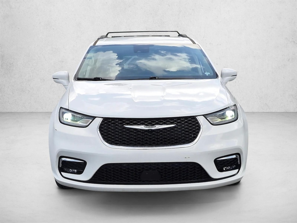 Used 2022 Chrysler Pacifica Touring L Mini-van Passenger