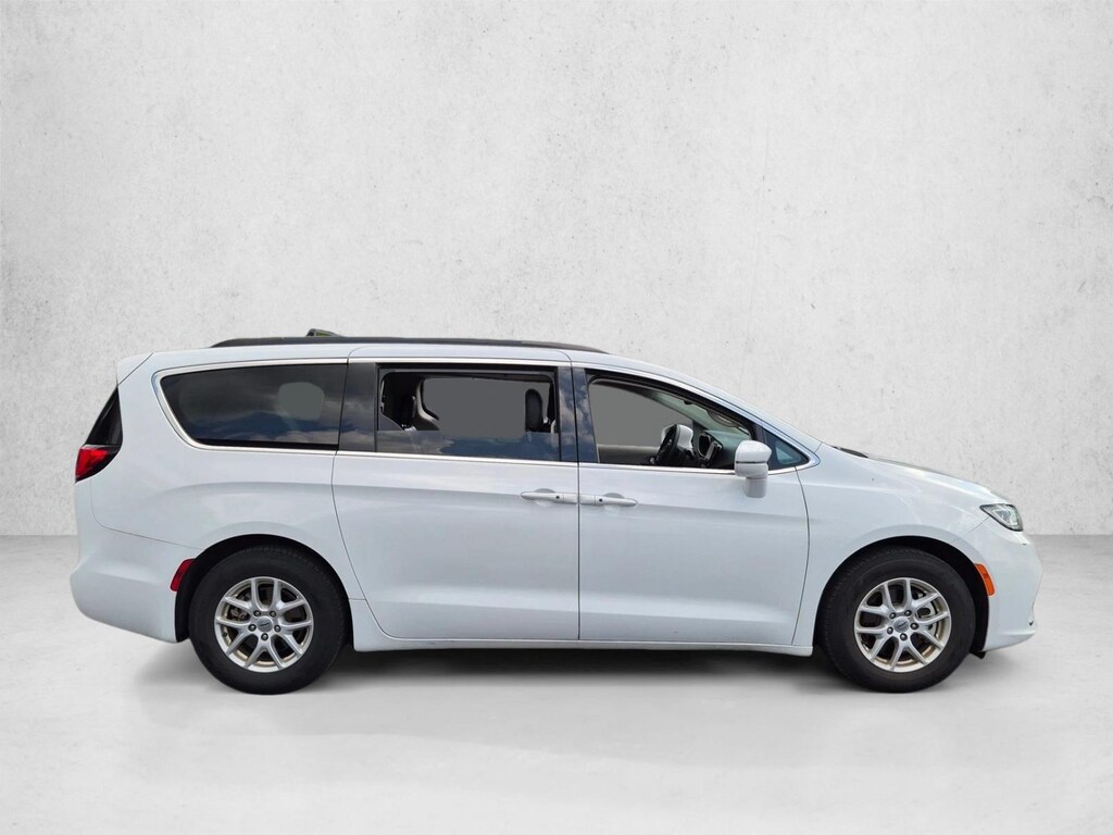Used 2022 Chrysler Pacifica Touring L Mini-van Passenger