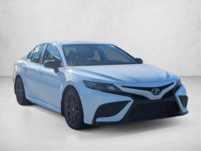 2024 Toyota Camry SE's photo