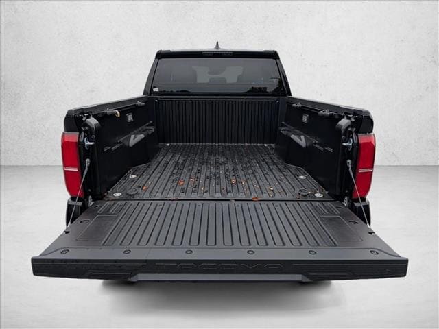 2025 Toyota Tacoma SR5 - Photo 8