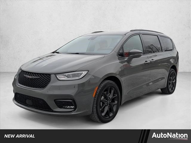 2021 Chrysler Pacifica Limited's photo