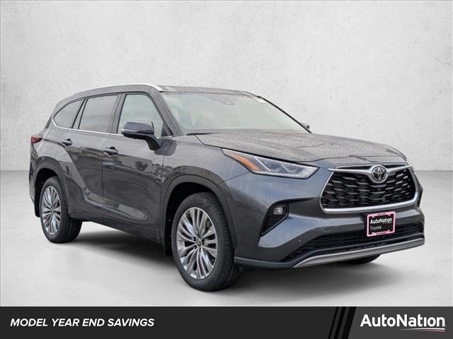 2025 Toyota Highlander Platinum's photo