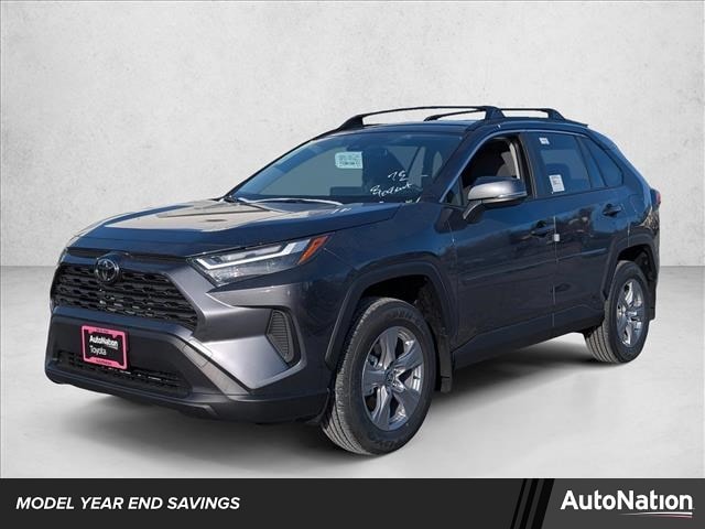 2025 Toyota RAV4 XLE's photo