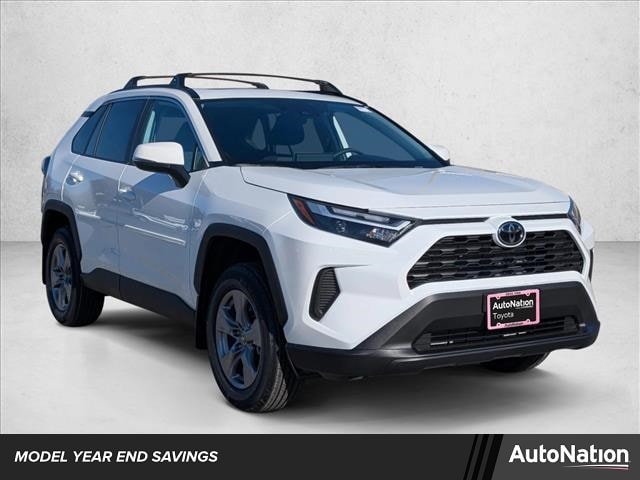 2025 Toyota RAV4 XLE's photo