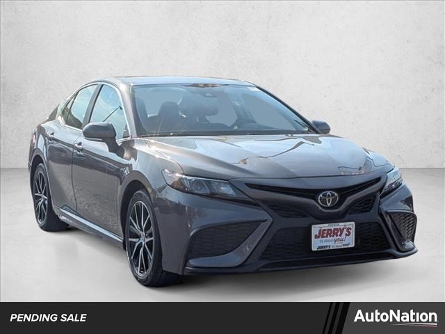 2024 Toyota Camry SE's photo