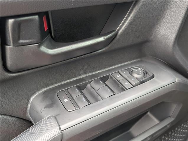 2025 Toyota Tacoma SR5 - Photo 13