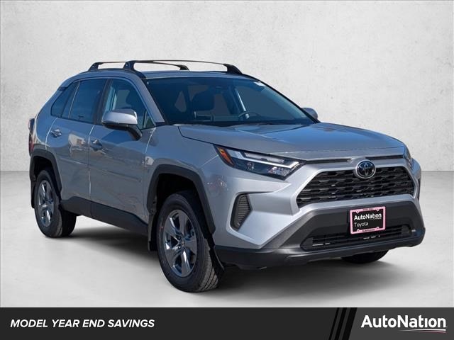2025 Toyota RAV4 XLE's photo
