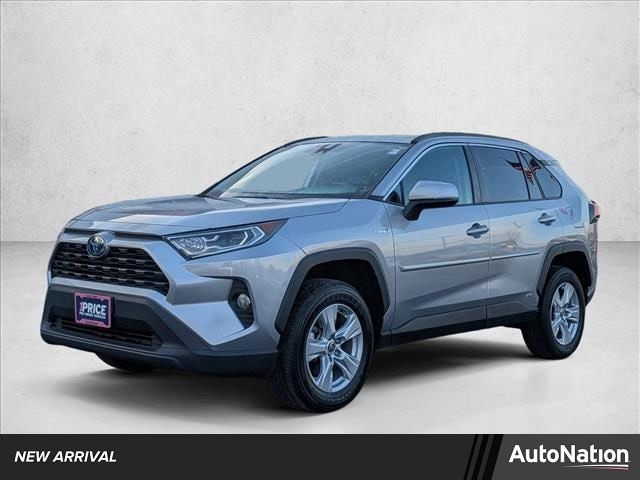 2021 Toyota RAV4 XLE's photo