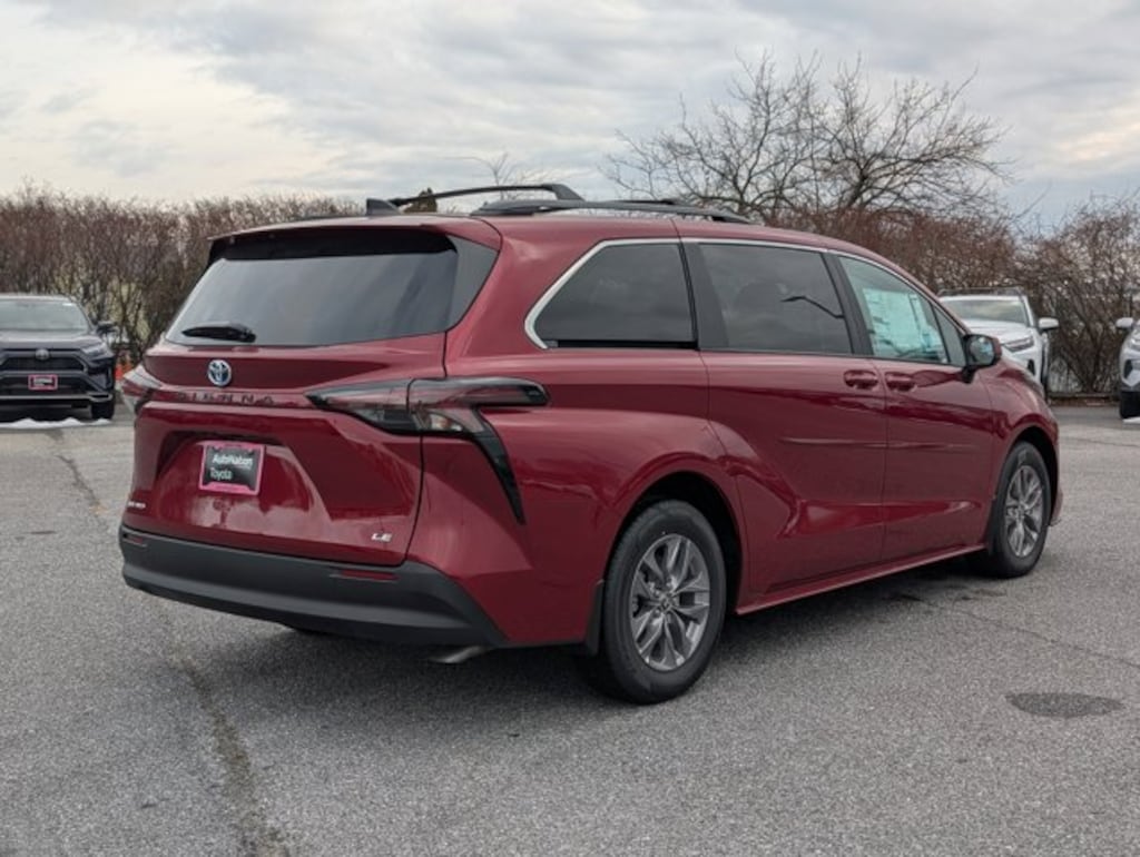 New 2025 Toyota Sienna LE 8 Passenger Van Passenger Van