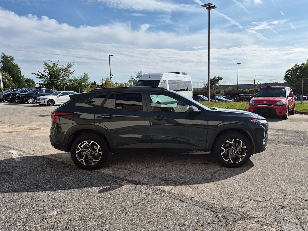 Used 2025 Chevrolet Trax LT Sport Utility