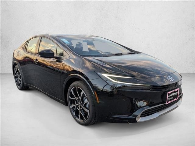 2026 Toyota Prius SE's photo