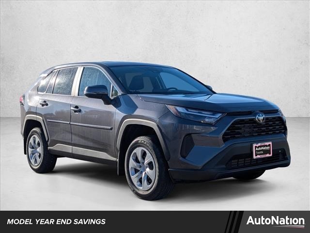 2025 Toyota RAV4 LE's photo