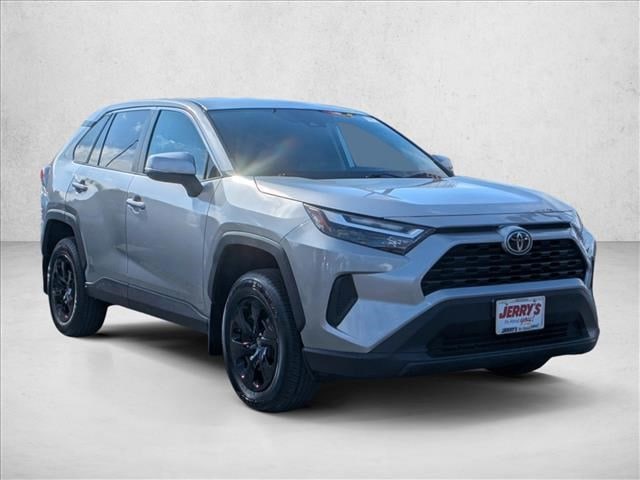 2023 Toyota RAV4 LE's photo