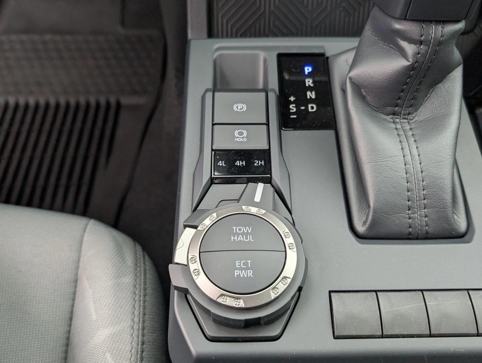 2025 Toyota Tacoma SR5 - Photo 18
