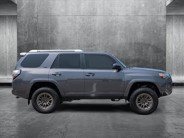 2017 Toyota 4Runner SR5 photo 4