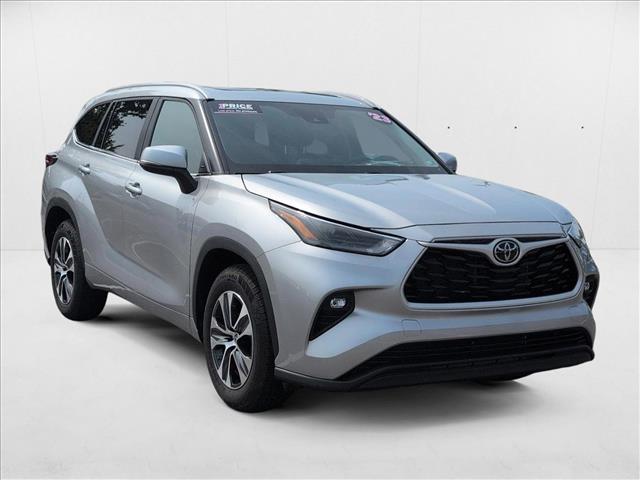 2023 Toyota Highlander XLE photo 3